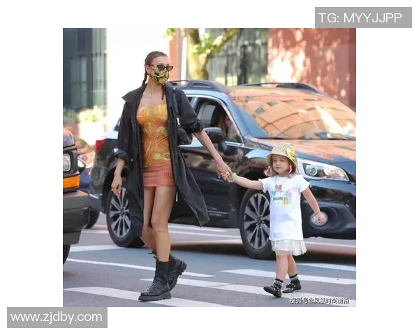 足球明星的女友yz背后的故事与生活揭秘让你了解她的真实面貌 足球明星的女友yz背后的故事与生活揭秘让你了解她的真实面貌